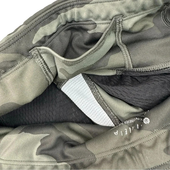 Athleta Camo Contender 7/8 Leggings - Mid-rise, Size S, 25" Inseam - Picture 5 of 8